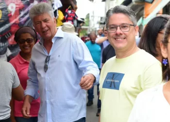 Senador Alessandro Vieira vai a cidades da região Sul e faz visitas às obras de emendas suas ao lado de lideres