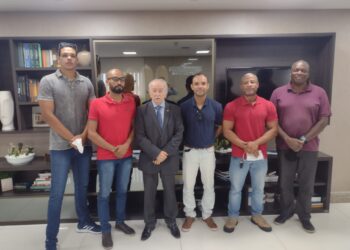 Luciano Bispo recebe representantes do Sindpen
