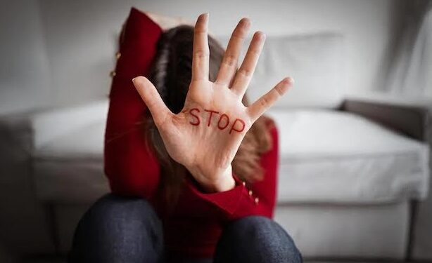 Benefício para mulheres vítimas de violência está em análise na Câmara