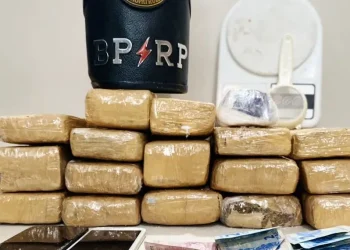 Policia prende homem com cerca de nove quilos de drogas no Bairro Jardim Centenário, em Aracaju