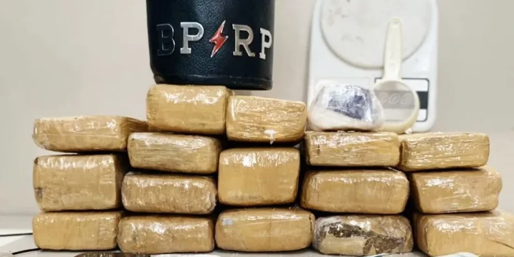 Policia prende homem com cerca de nove quilos de drogas no Bairro Jardim Centenário, em Aracaju