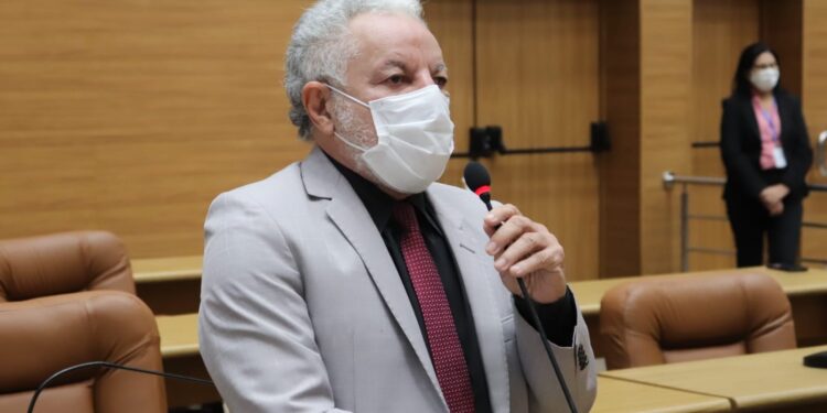 Gualberto reivindica recuperação asfáltica da estrada de acesso ao Cristo Redentor em São Cristóvão