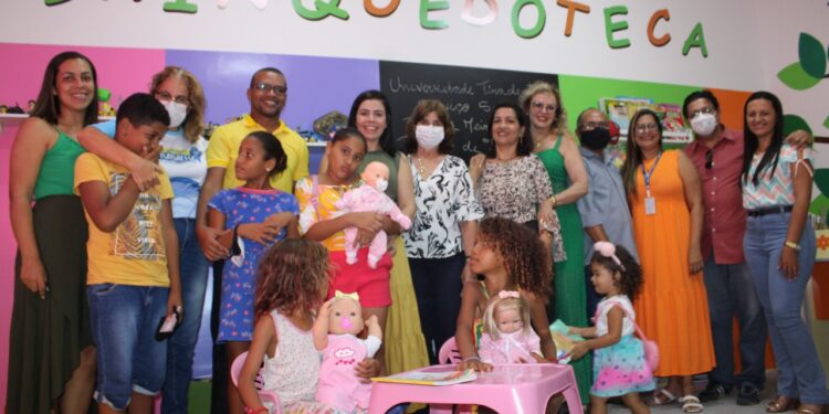 Aluna do curso de Serviço Social inaugura Brinquedoteca em Itaporanga