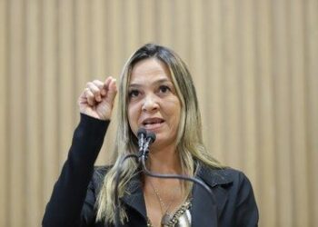 Sheyla Galba cobra entrega da maternidade do bairro 17 de março