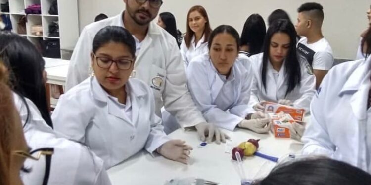 Curso de Biomedicina conta com diversas possibilidades de áreas no mercado