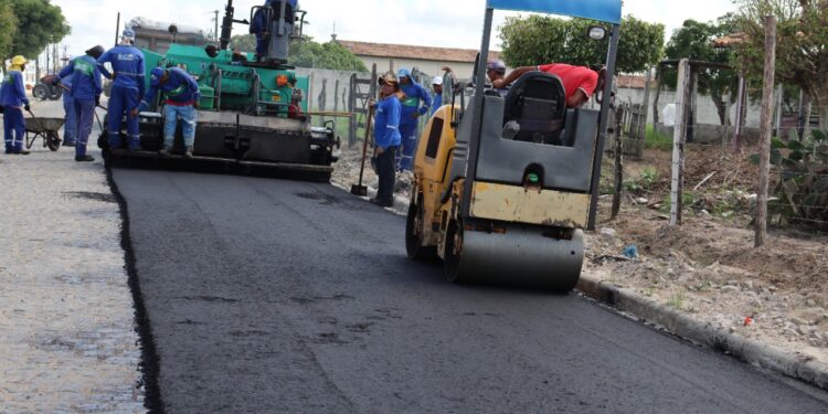 Governo de Itabaiana inicia pavimentação asfáltica na Avenida Padre Airton Gonçalves, no Bairro São Cristóvão