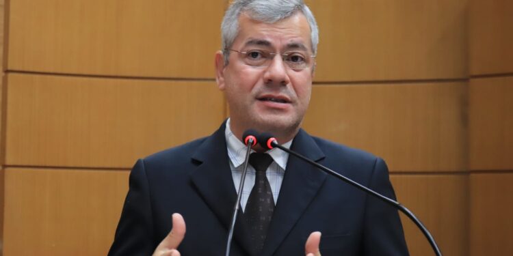 Iran Barbosa fala sobre situação de colégio na capital sergipana