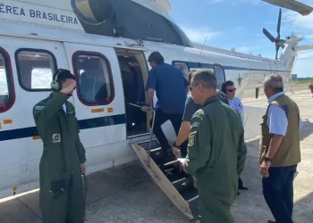 Bolsonaro chega a Sergipe, inaugura duplicação de 40 km da BR-101 e participa de motociata