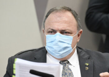 Pazuello é absolvido pela Justiça em ação por crise do oxigênio em Manaus