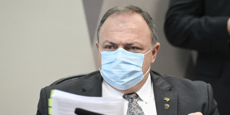 Pazuello é absolvido pela Justiça em ação por crise do oxigênio em Manaus