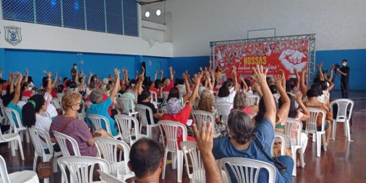 Professores da rede estadual paralisam atividades por 72h