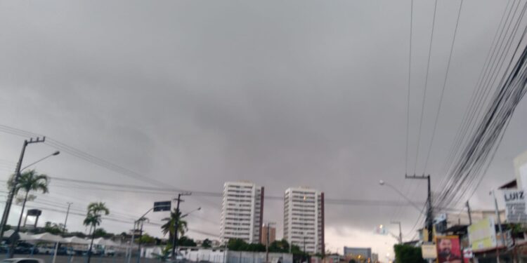 Tempo em Sergipe prossegue com chuvas e temperaturas abaixo dos 30°