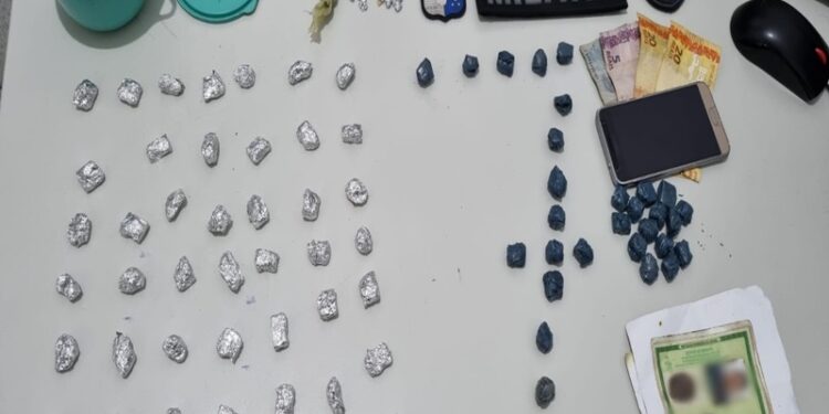 PM prende suspeito de tráfico de drogas no Povoado Colônia Treze