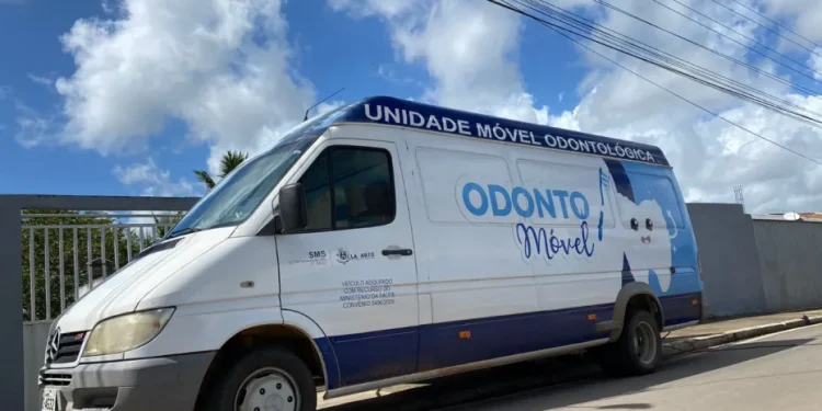 Prefeitura de Lagarto leva atendimento odontológico para população de diversos bairros e povoados através do projeto odontomóvel