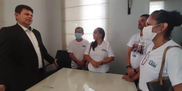 Pré-candidato, Valmir de Francisquinho assina carta-compromisso voltada ao magistério de Sergipe