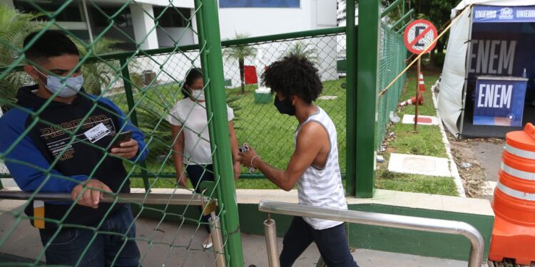 Enem 2022 tem 1 milhão de inscritos no primeiro dia