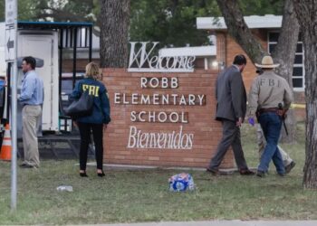 Ataque em escola primária deixa 21 pessoas mortas nos Estados Unidos