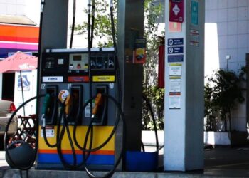 Preço do diesel nos postos do país quase dobra nos últimos três anos