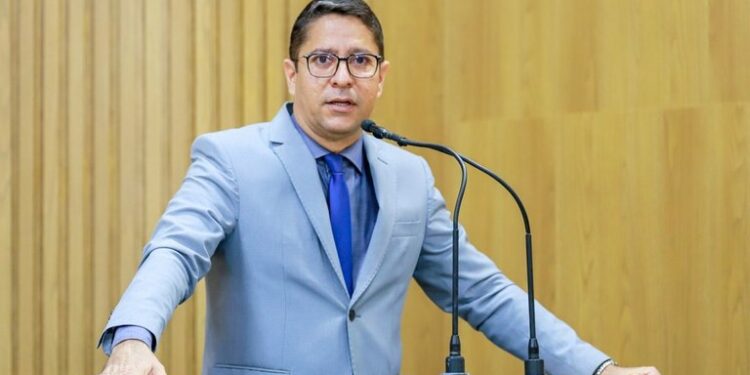 Ricardo Marques questiona por que vereadores não tiveram acesso a planilha de custos das empresas de ônibus