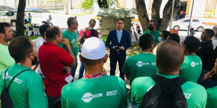 Ricardo Marques defende licitação e rebate provocação