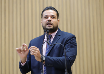 Anderson de Tuca alerta população sobre o combate a dengue