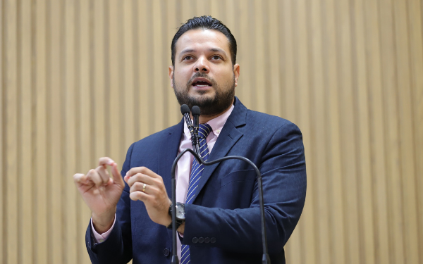 Anderson de Tuca alerta população sobre o combate a dengue