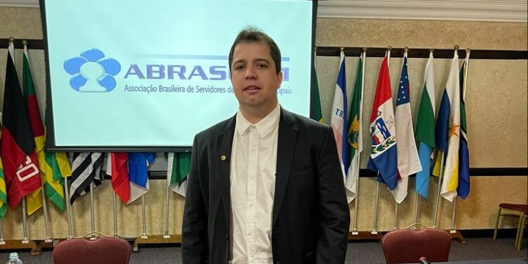 Em Curitiba, Sávio participa de encontro nacional de vereadores