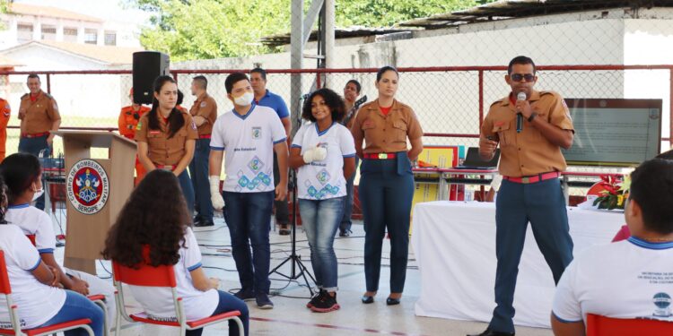 Alunos do Centro de Excelência John Kennedy participam do lançamento do projeto “São João Seguro”