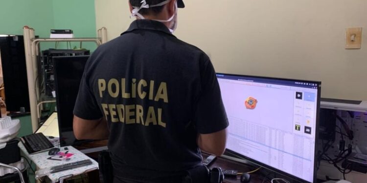 Operação da PF prende homem com material de pornografia infantil