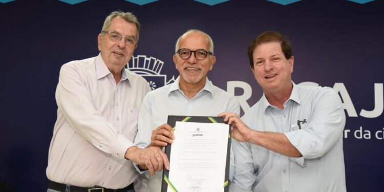 Prefeitura e Deso fazem encontro de contas que assegura mais recursos para obras em Aracaju