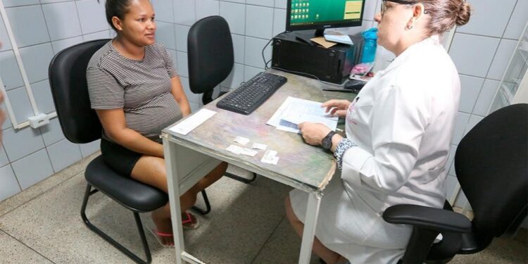 Saúde mental materna: rede municipal alerta para importância do acolhimento às mães