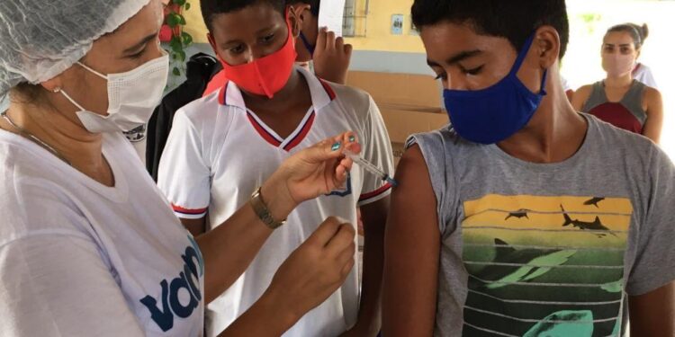 Aracaju inicia dose de reforço para adolescentes nesta segunda, dia 30