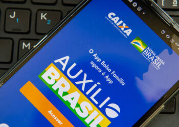 Auxílio Brasil com valor permanente de R$ 400 é sancionado