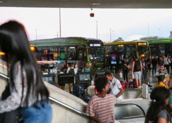 Covid-19: Brasil acumula 30,5 milhões de casos e 663,7 mil óbitos