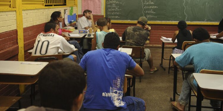 Inep publica edital do Encceja 2022