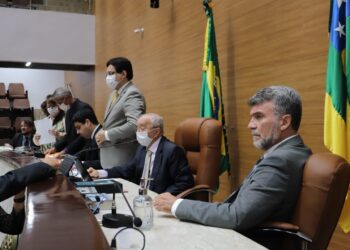 Aprovado projeto que reajusta em 6% salários dos servidores do Judiciário