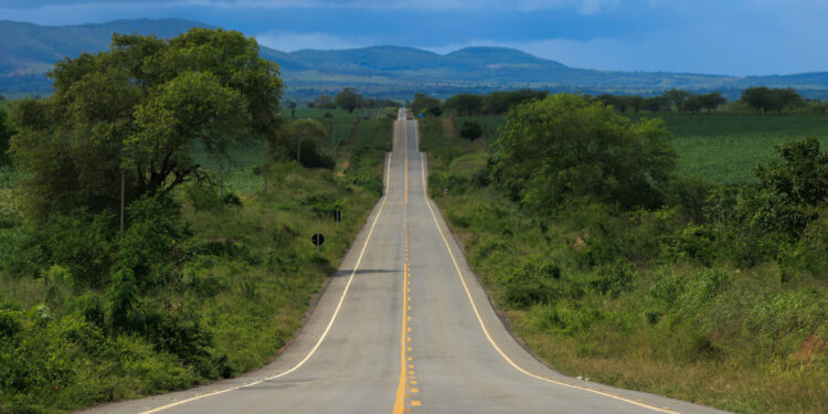 Governador inaugura reestruturação da rodovia que liga Pinhão à BR-235 e Simão Dias