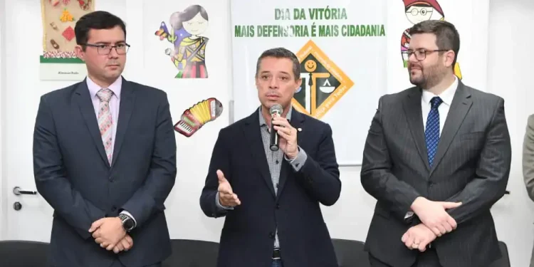 Pré-candidato a governador, Fábio Mitidieri prestigia o Dia da Vitória na Defensoria Pública da União