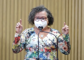 “Quais interesses impedem Edvaldo de fazer a licitação do transporte em Aracaju?”, questiona Ângela Melo