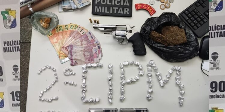 Polícia Militar prende três homens com drogas e arma na Barra dos Coqueiros