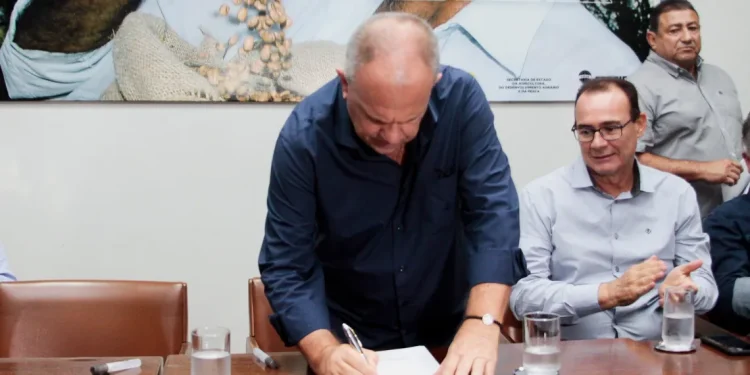 Governador Belivaldo Chagas autoriza concurso público para a Emdagro durante evento em Aracaju