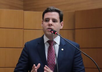 Rodrigo Valadares repudia doutrinação ideológica em escola pública
