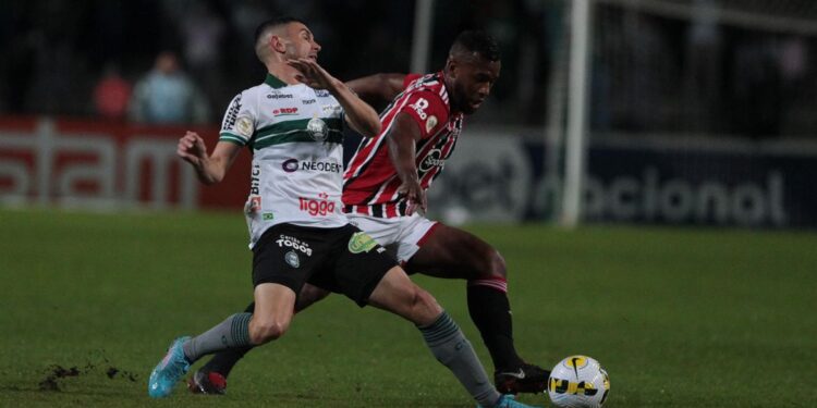 São Paulo e Coritiba empatam em 1 a 1 no Couto Pereira