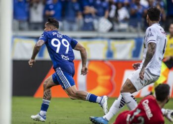 Cruzeiro bate Ponte Preta para ampliar liderança na Série B