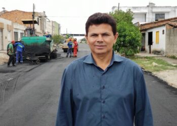 Valmir de Francisquinho alfineta Luciano Bispo: ‘Pintava os prédios de laranja e nunca teve processo’
