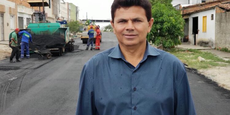Valmir de Francisquinho alfineta Luciano Bispo: ‘Pintava os prédios de laranja e nunca teve processo’