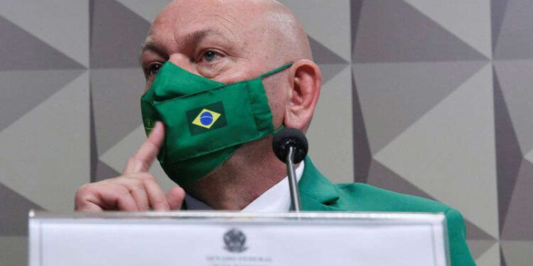 Luciano Hang critica padre Júlio Lancellotti em mensagens: ‘É da turma do Lula’