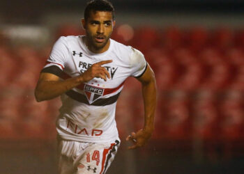 Livre no mercado, Alan Kardec pede salário de R$ 1 milhão para fechar com gigante brasileiro