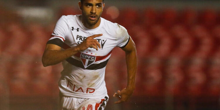 Livre no mercado, Alan Kardec pede salário de R$ 1 milhão para fechar com gigante brasileiro