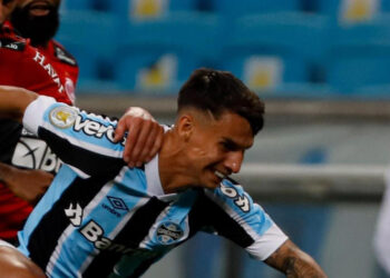 Grêmio esquece Diego, quer outro meia do Flamengo em troca de Ferreira e pede ‘R$’ no negócio